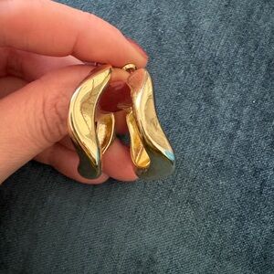 Elegant Gold Women's Earrings